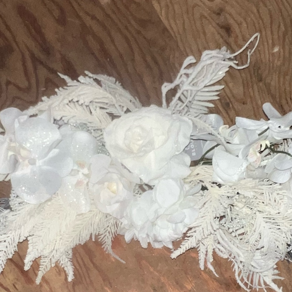 Christmas NEW white sparkly wreath curved